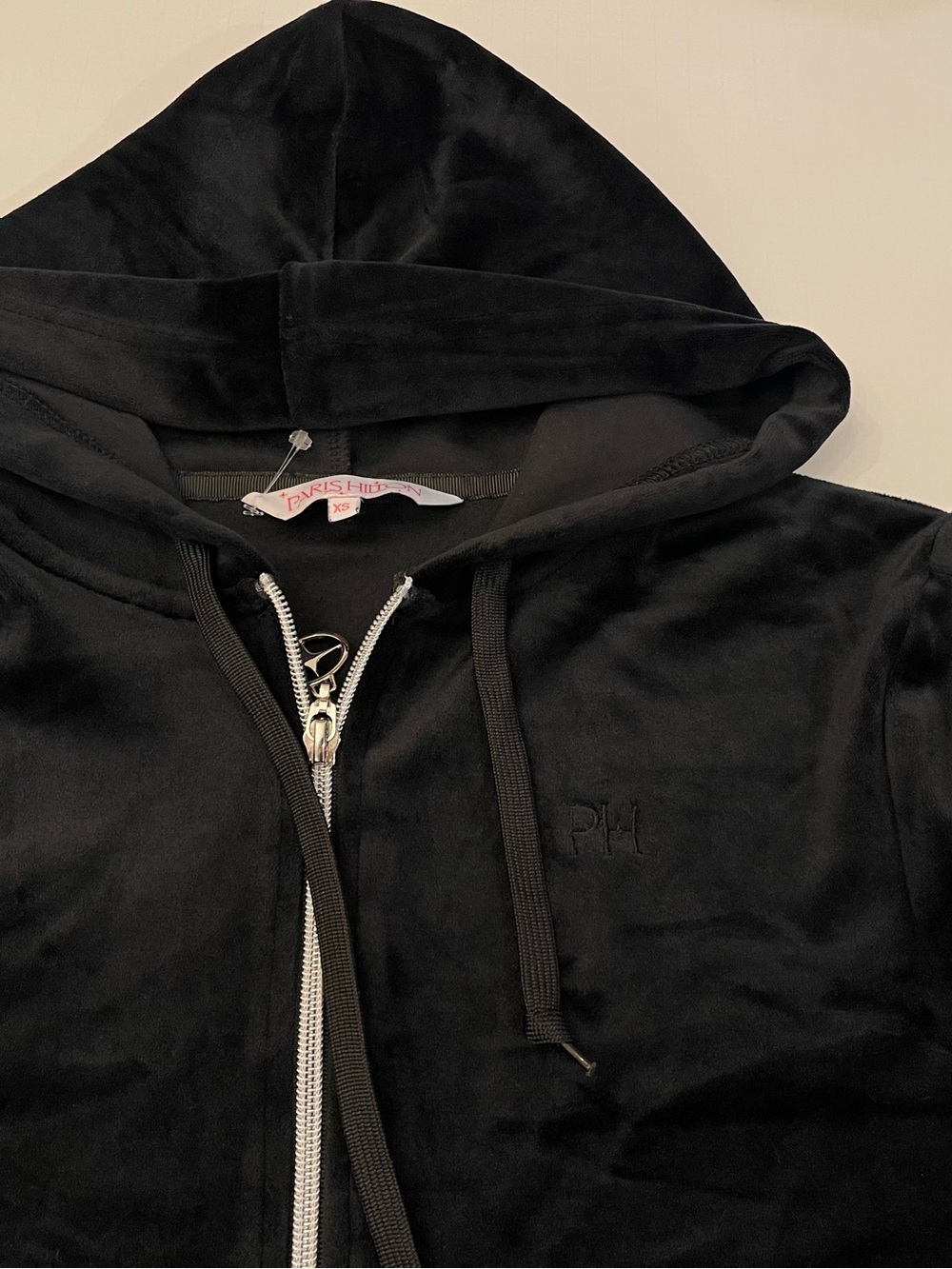 Iconic Paris Hilton Velour Hoodie Black Size XS - Picture 3 of 9